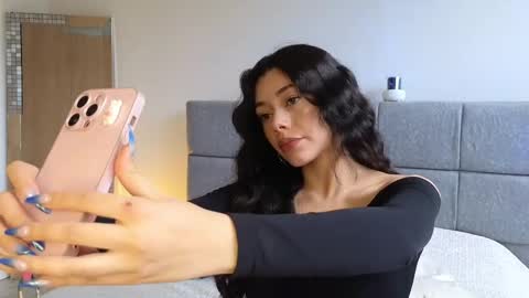 Snapshot of soffimoon_ chatting on 05/05/26, 07:55 IG Soffimoon I THANK YOU FOR LEAVING YOUR FOLLOW online show from 05/05/26, 07:55