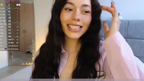 Snapshot of soffimoon_ chatting on 05/19/26, 08:37 IG Soffimoon I THANK YOU FOR LEAVING YOUR FOLLOW online show from 05/19/26, 08:37