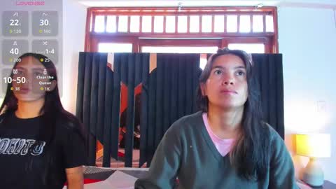 soffy and mia online show from 11/03/25, 12:39