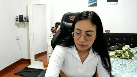 Snapshot of sofhya_jay9 chatting on 01/22/25, 02:15 Evainked online show from 01/22/25, 02:15