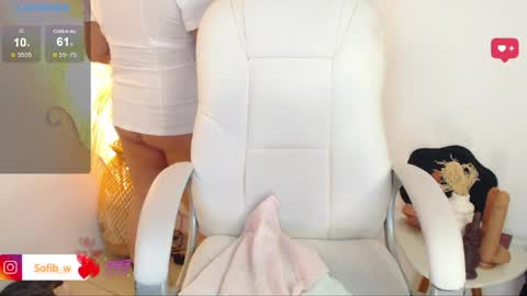 Snapshot of sofi_lennox chatting on 05/27/26, 01:08 Sofi online show from 05/27/26, 01:08