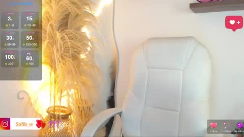 Snapshot of sofi_lennox chatting on 06/15/26, 01:24 Sofi online show from 06/15/26, 01:24