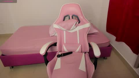 Snapshot of sofi_perezz chatting on 12/11/24, 12:23 sofi online show from 12/11/24, 12:23