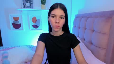 Snapshot of sofi_perezz chatting on 01/13/25, 03:12 sofi online show from 01/13/25, 03:12