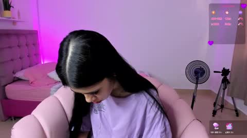 Snapshot of sofi_perezz chatting on 02/04/25, 10:24 sofi online show from 02/04/25, 10:24