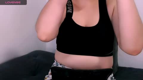 Snapshot of sofi_rojas1 chatting on 06/07/26, 02:27 sofi rojas online show from 06/07/26, 02:27