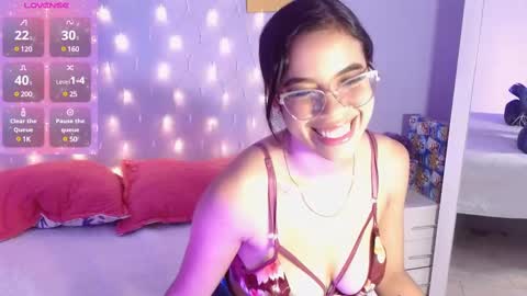 Snapshot of sofi_smith02 chatting on 12/11/24, 08:28 sofi smith online show from 12/11/24, 08:28