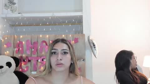 Snapshot of sofi_smith02 chatting on 01/19/25, 03:32 sofi smith online show from 01/19/25, 03:32