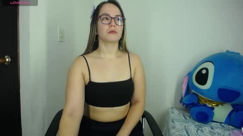 Snapshot of sofi_sweetcam21 chatting on 05/18/26, 10:32 LAURA SOFIA online show from 05/18/26, 10:32