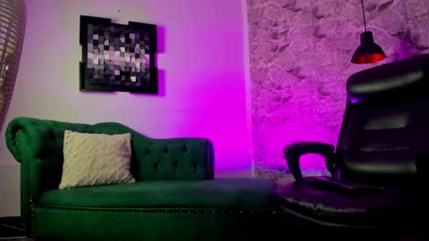 sofi_wiliiams2 online show from 03/01/26, 08:33