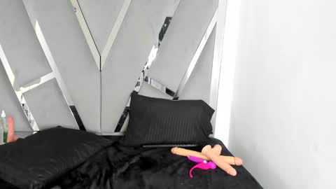 Snapshot of sofia1candyht chatting on 02/10/25, 01:24 SOFIA online show from 02/10/25, 01:24