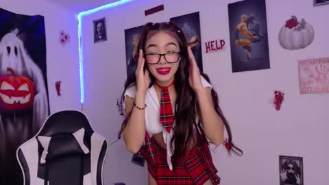 sofia_arango1107 online show from 10/29/25, 06:42