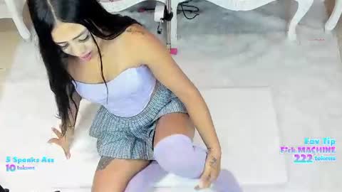 Snapshot of sofia_fantasyy chatting on 06/17/26, 12:07 Sofia fantasyy Online 0700 to 1400 gmt-5 online show from 06/17/26, 12:07