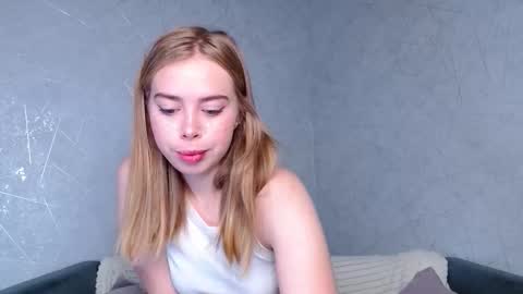 Snapshot of sofia_here chatting on 09/22/25, 12:23 Sofia here online show from 09/22/25, 12:23