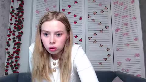 Snapshot of sofia_here chatting on 11/14/25, 12:20 Sofia here online show from 11/14/25, 12:20