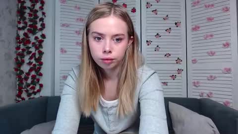 Snapshot of sofia_here chatting on 11/21/25, 12:10 Sofia here online show from 11/21/25, 12:10