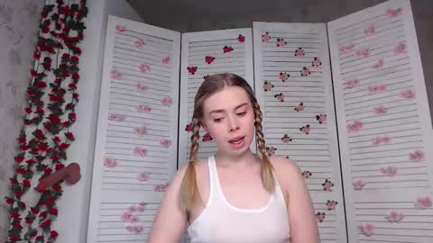 Snapshot of sofia_here chatting on 11/25/25, 12:10 Sofia here online show from 11/25/25, 12:10
