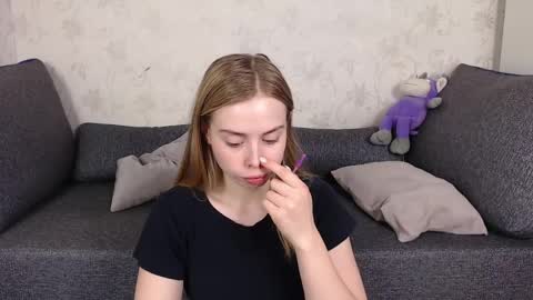 Sofia here online show from 04/10/26, 12:05