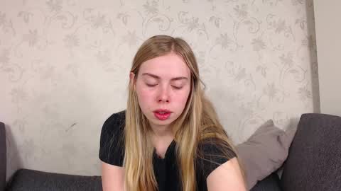 Sofia here online show from 04/30/26, 12:06