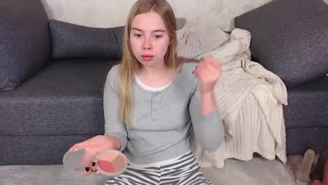 Sofia here online show from 05/21/26, 12:06
