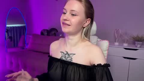 Snapshot of sofia_kenwood_ chatting on 06/16/26, 04:04 Sofia online show from 06/16/26, 04:04