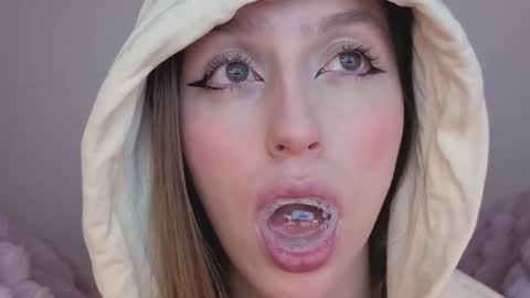     online show from 09/28/25, 03:56