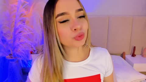 Snapshot of sofia_pamela chatting on 01/28/25, 10:23 SOFIA PAMELA online show from 01/28/25, 10:23