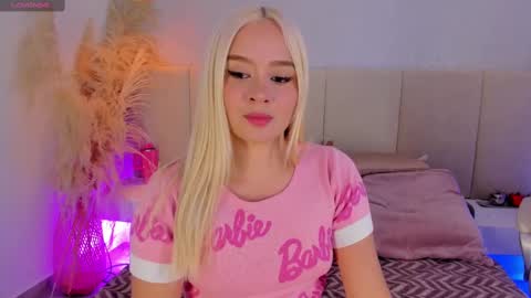 Snapshot of sofia_pamela chatting on 09/12/25, 07:25 SOFIA PAMELA online show from 09/12/25, 07:25