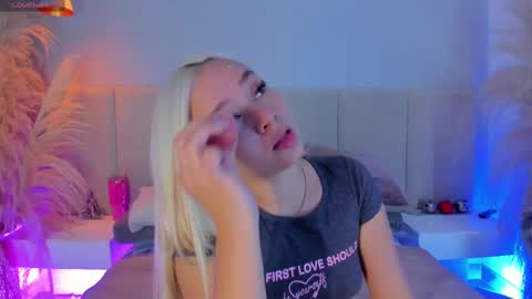 Snapshot of sofia_pamela chatting on 09/19/25, 07:25 SOFIA PAMELA online show from 09/19/25, 07:25