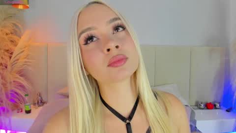 Snapshot of sofia_pamela chatting on 09/24/25, 07:28 SOFIA PAMELA online show from 09/24/25, 07:28