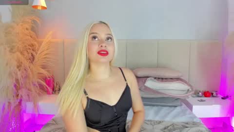 Snapshot of sofia_pamela chatting on 09/28/25, 03:17 SOFIA PAMELA online show from 09/28/25, 03:17
