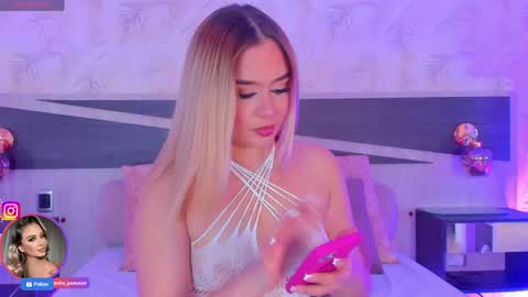 Snapshot of sofia_pamela_ chatting on 04/20/26, 07:26 online show from 04/20/26, 07:26