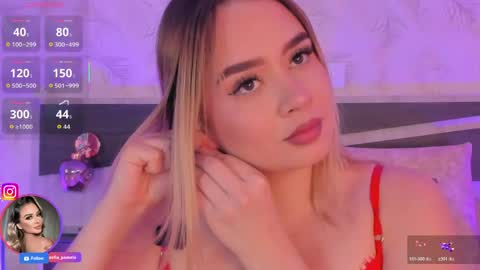 Snapshot of sofia_pamela_ chatting on 04/22/26, 06:42 online show from 04/22/26, 06:42