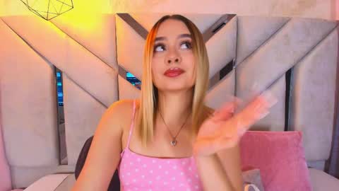 Snapshot of sofia_pamela_ chatting on 06/02/26, 07:05 online show from 06/02/26, 07:05