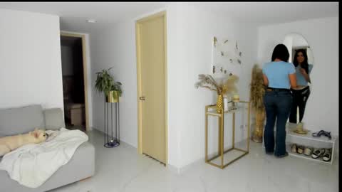 sofia_rivers_ online show from 10/04/25, 11:25