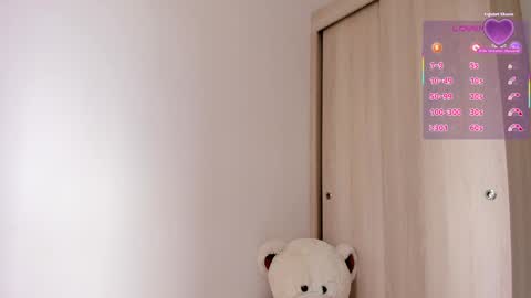 sofia_rivers_ online show from 05/13/26, 01:30