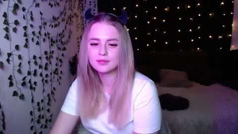 sofia_rosemary online show from 02/21/25, 12:39