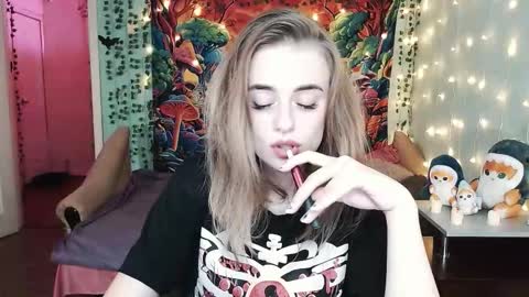 sofia_rosemary online show from 10/22/25, 07:57