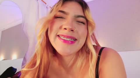 Sofa online show from 04/16/26, 09:39