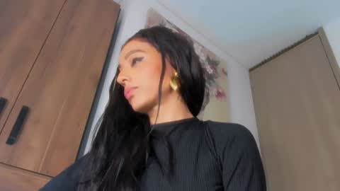 laura online show from 12/22/24, 06:28