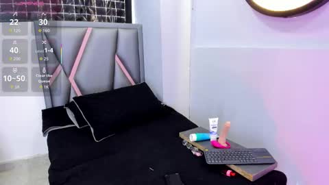 Sofa online show from 11/17/25, 12:22