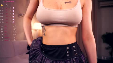 Snapshot of sofiabruno chatting on 01/27/25, 05:14 Hi My name is Sofia Welcome to my room Please thumbs up - its important online show from 01/27/25, 05:14