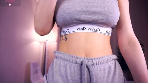 Snapshot of sofiabruno chatting on 09/25/25, 06:39 Hi My name is Sofia Welcome to my room Please thumbs up - its important online show from 09/25/25, 06:39