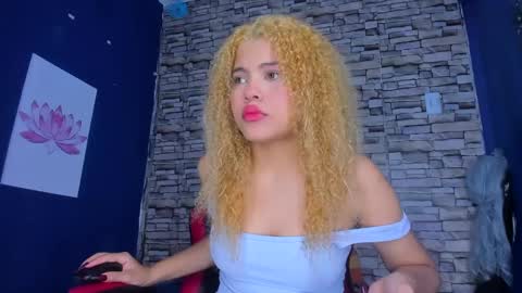 Snapshot of sofiacastillo01 chatting on 02/18/25, 01:00 sofiacastillo01 online show from 02/18/25, 01:00