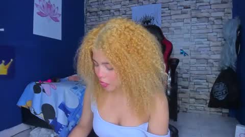 Snapshot of sofiacastillo01 chatting on 02/18/25, 04:05 sofiacastillo01 online show from 02/18/25, 04:05