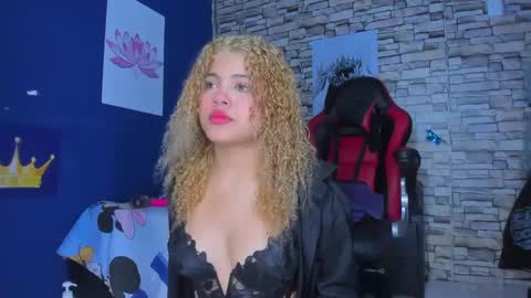 Snapshot of sofiacastillo01 chatting on 02/20/25, 12:36 sofiacastillo01 online show from 02/20/25, 12:36