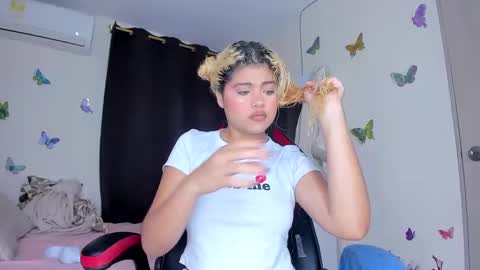 Snapshot of sofiacastillo01 chatting on 09/21/25, 01:35 sofiacastillo01 online show from 09/21/25, 01:35