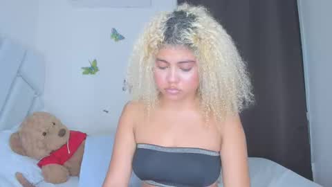 sofiacastillo01 online show from 02/24/26, 01:03