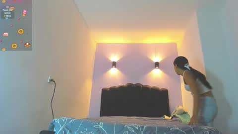 Snapshot of sofiaclaus_19 chatting on 10/25/25, 02:19 Sofia online show from 10/25/25, 02:19