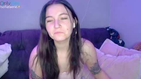 Snapshot of sofiafaerie chatting on 12/29/24, 07:00 sofiafaerie online show from 12/29/24, 07:00